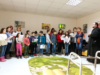 Copiii din parohie i-au colindat pe bunicii de la Căminul Sf. Teodora