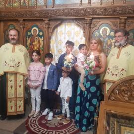 O ÎNTREAGĂ FAMILIE S-A BOTEZAT ÎN BISERICA NOASTRĂ