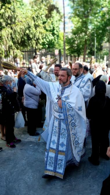 APĂ SFINȚITĂ DIN IZVORUL TĂMĂDUIRII