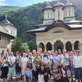PELERINI LA MĂNĂSTIRILE VÂLCENE