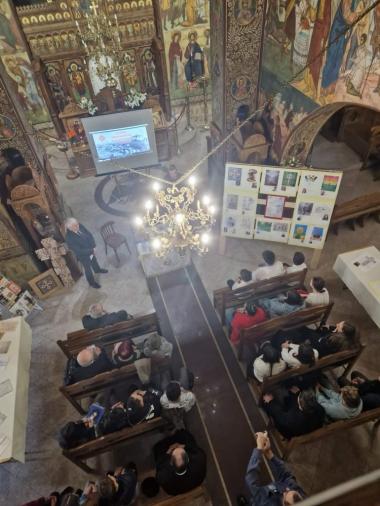 COPII ȘI TINERI DIN PAROHIE IMPLICAȚI ÎNTR-UN PROIECT COMEMORATIV
