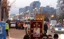 Procesiune cu moastele Sf. Ambrozie