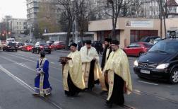 Procesiune cu moastele Sfantului Ambrozie