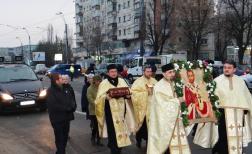 Procesiune cu moastele Sfintilor Ambrozie si Nicolae