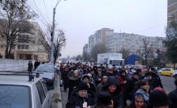 Procesiune cu moastele Sfintilor Ambrozie si Nicolae