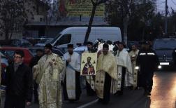 Procesiune cu moastele Sfintilor Ambrozie si Nicolae