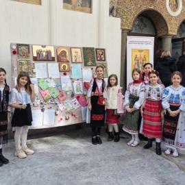 EXPOZIȚIA ”DARURI PENTRU MAMA” A BUCURAT PE CEI MICI ȘI PE CEI MARI